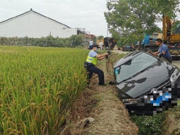 江苏吊车租赁公司_吊车出租领域吊装大型钢网架安装法